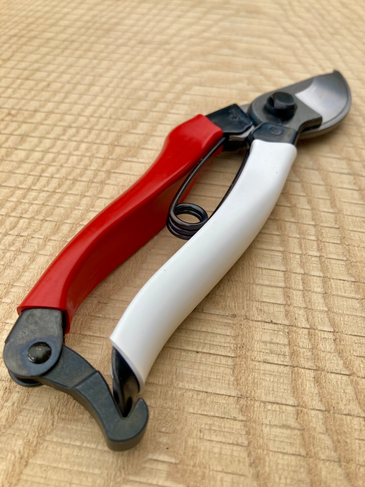 Okatsune Secateurs - Medium