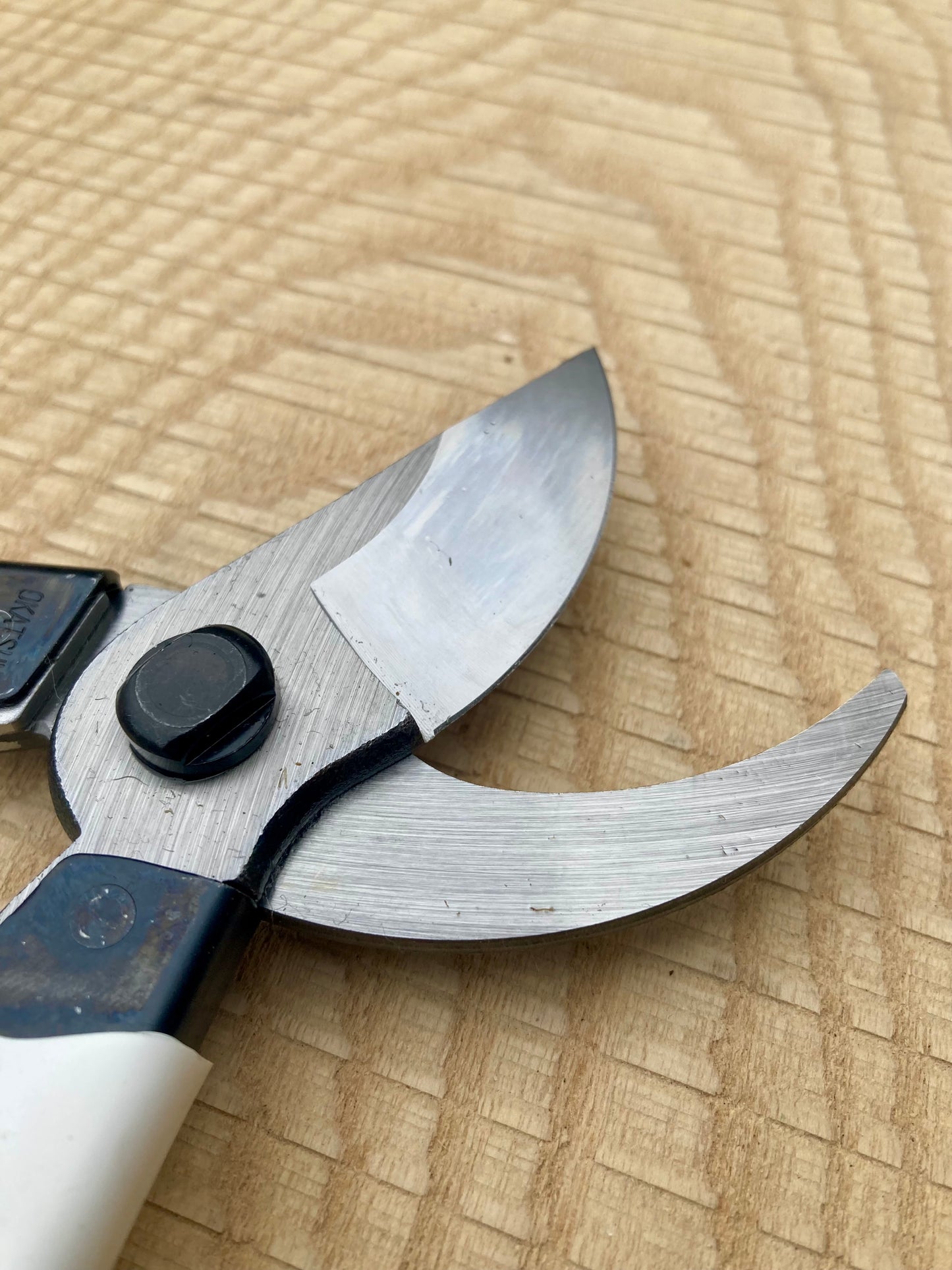 Okatsune Secateurs - Medium