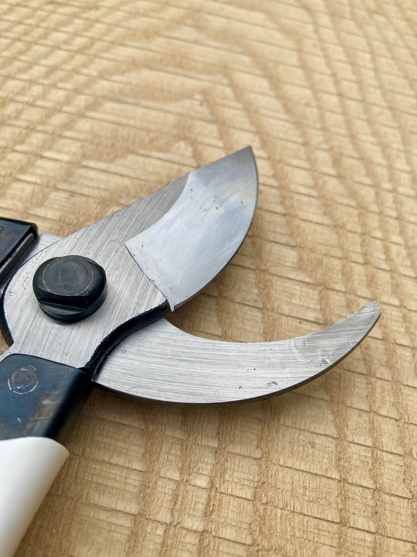 Okatsune Secateurs - Large