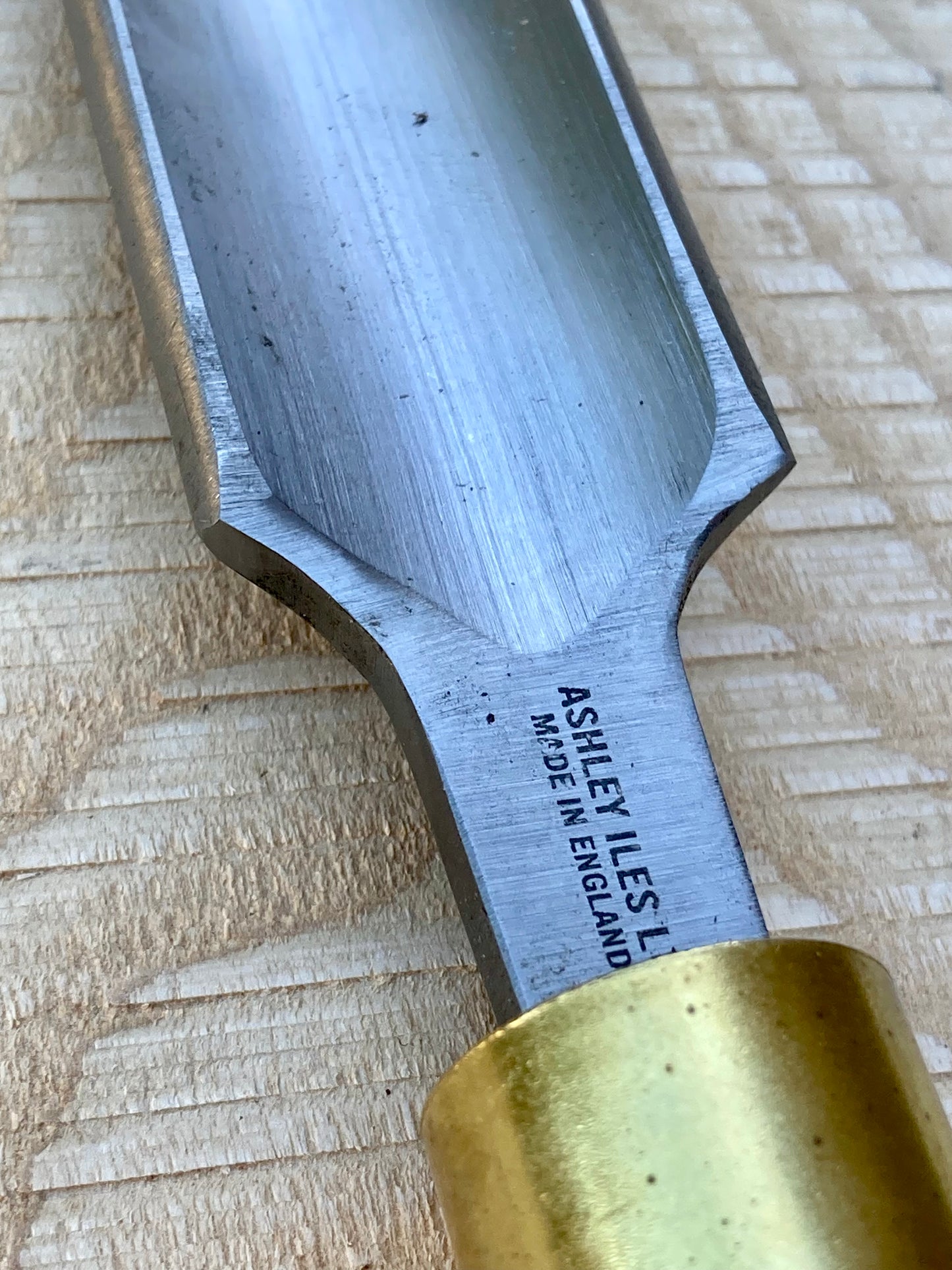 Ashley Iles - 1 1/4" Roughing Out Gouge, #7 curvature